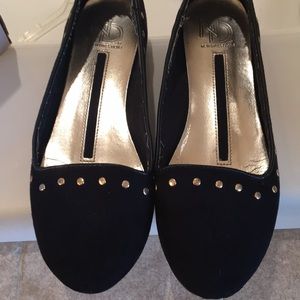 Black flats with gold embellishments - VGUC